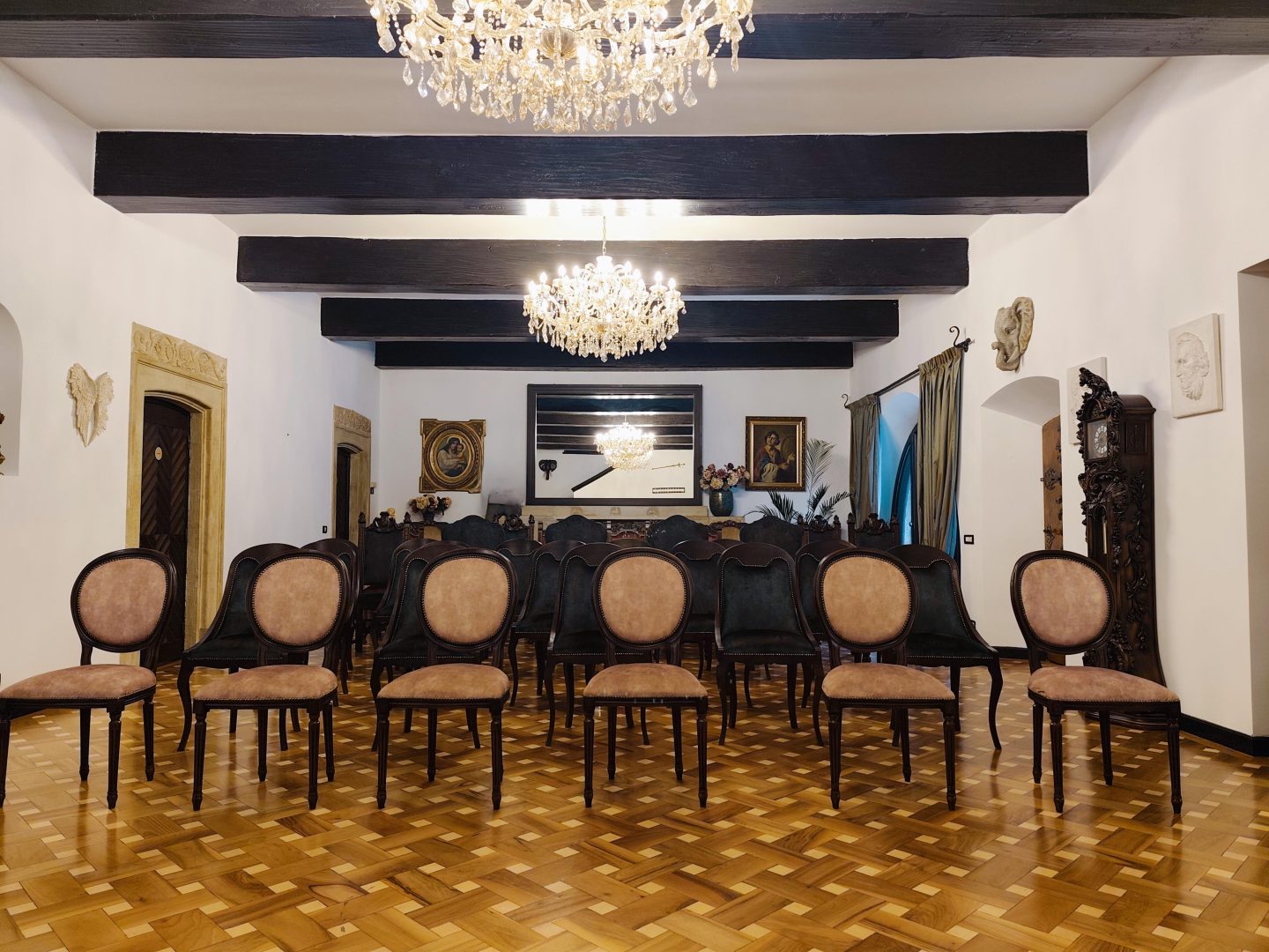 În lumea afacerilor moderne, succesul unei conferințe depinde nu doar de conținutul prezentărilor, ci și de atmosfera, confortul și profesionalismul organizării. La EkoGroup Vila București, eleganța, discreția și tehnologia modernă se combină perfect pentru a oferi companiilor cadrul ideal pentru conferințe corporate private și events de top. Cu o locație centrală, servicii premium și o echipă dedicată, vila a devenit un reper pentru companiile care caută excelență și rafinament în organizarea evenimentelor business. EkoGroup Vila – locație exclusivistă pentru conferințe corporate private Situată pe Strada Polonă nr. 19, în inima Bucureștiului, EkoGroup Vila este o clădire elegantă, cu o atmosferă sofisticată și servicii personalizate. Este locul unde companiile pot organiza conferințe corporate într-un cadru intim, rafinat și perfect echilibrat între clasic și modern. Facilități și avantaje săli elegante, complet echipate pentru prezentări și sesiuni corporate; curte interioară ideală pentru recepții și networking în aer liber; echipamente audio-video de ultimă generație; conexiune Wi-Fi de mare viteză și suport tehnic permanent; catering premium și pauze de cafea personalizate; spații de relaxare și zone dedicate discuțiilor private. Prin atenția la detalii și serviciile de top, EkoGroup Vila oferă o experiență completă pentru conferințe corporate și events business desfășurate impecabil. Conferințe corporate planificate cu profesionalism La EkoGroup Vila, fiecare conferință este mai mult decât un simplu eveniment – este o experiență construită cu grijă, adaptată nevoilor fiecărei companii. Echipa oferă consultanță completă, de la concept și planificare până la execuția impecabilă din ziua evenimentului. Servicii oferite planificare completă pentru conferințe corporate și business events; amenajare elegantă și design personalizat în funcție de tematică; catering gourmet și coffee break-uri rafinate; echipamente moderne pentru proiecții, prezentări și videoconferințe; traducere simultană și asistență tehnică completă; suport logistic și coordonare pe toată durata evenimentului. Prin profesionalism și atenție la detalii, EkoGroup Vila garantează desfășurarea impecabilă a fiecărei conferințe corporate. EkoGroup Vila – partenerul ideal pentru companii și evenimente business Companiile care aleg EkoGroup Vila pentru conferințele lor beneficiază de un partener dedicat, care înțelege importanța fiecărui detaliu. Aici, evenimentele sunt gândite pentru a reflecta profesionalismul, eleganța și valorile brandului. Avantaje pentru companii ✔️ Poziționare centrală, în zona premium a Bucureștiului; ✔️ Locație elegantă, potrivită pentru conferințe corporate private; ✔️ Servicii all-inclusive oferite de profesioniști cu experiență; ✔️ Echipamente tehnice moderne și logistică completă; ✔️ Atmosferă rafinată, ideală pentru networking și colaborare; ✔️ Posibilitatea organizării de evenimente indoor și outdoor. Prin servicii impecabile și o ambianță exclusivistă, EkoGroup Vila se impune ca una dintre cele mai apreciate locații pentru events corporate din capitală. Tipuri de events desfășurate la EkoGroup Vila conferințe corporate și seminarii executive; workshop-uri tematice și traininguri; recepții de firmă și cocktailuri business; întâlniri internaționale și evenimente private; lansări de brand și produse; prezentări și business networking. Indiferent de scopul evenimentului, EkoGroup Vila oferă soluții personalizate, servicii integrate și o atmosferă elegantă. FAQ – Întrebări frecvente 1. Ce tipuri de conferințe pot fi organizate la EkoGroup Vila? Conferințe corporate, seminarii, workshop-uri și întâlniri internaționale. 2. Locația oferă servicii all-inclusive? Da. Vila oferă servicii complete – de la planificare și decor, până la catering și logistică. 3. Este potrivită pentru evenimente internaționale? Absolut. EkoGroup Vila dispune de echipamente moderne și personal specializat. 4. Se pot organiza conferințe private? Da. Spațiile oferă discreție totală și pot fi amenajate pentru evenimente restrânse sau executive. 5. Cum pot face o rezervare? Prin telefon la 0771 303 303 sau prin email la corporate@ekogroup.ro. EkoGroup Vila – eleganță și eficiență în conferințe corporate La EkoGroup Vila București, fiecare eveniment corporate este o expresie a profesionalismului și a rafinamentului. Cu o locație premium, servicii all-inclusive și o echipă dedicată, vila este alegerea ideală pentru companiile care organizează conferințe corporate private și events business de succes. 📍 Str. Polonă nr. 19, Sector 1, București 📞 Telefon / WhatsApp: 0771 303 303 📧 Email: corporate@ekogroup.ro 🌐 Vizitează site-ul oficial: EkoGroup Vila Transformă următoarea ta conferință corporate într-un eveniment elegant și memorabil – la EkoGroup Vila, locația unde profesionalismul și eleganța se întâlnesc pentru a crea events de excepție.